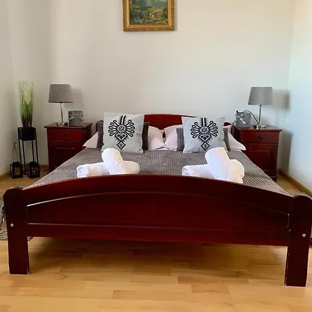 Quarto em Acomodações Particulares Goscinne U Wioli *